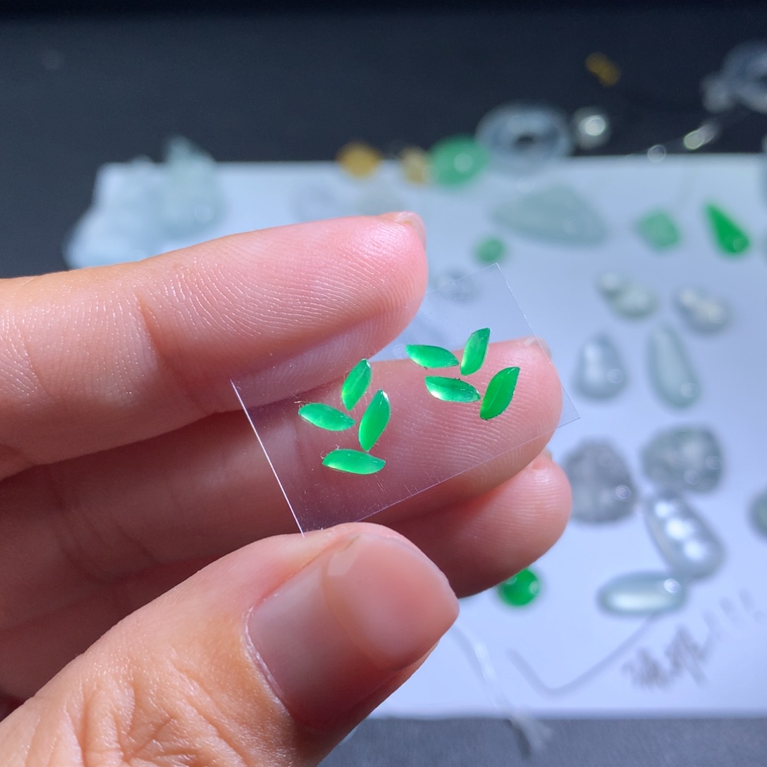 翡翠颈饰未镶嵌绿**笙一手