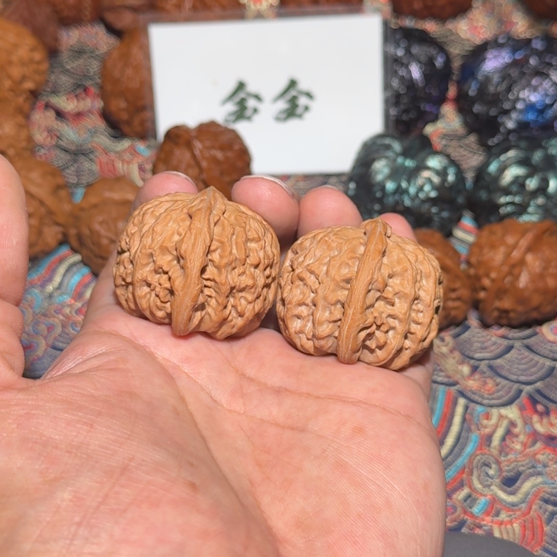 把件文玩核桃2057白狮子，尺寸38 39 33
