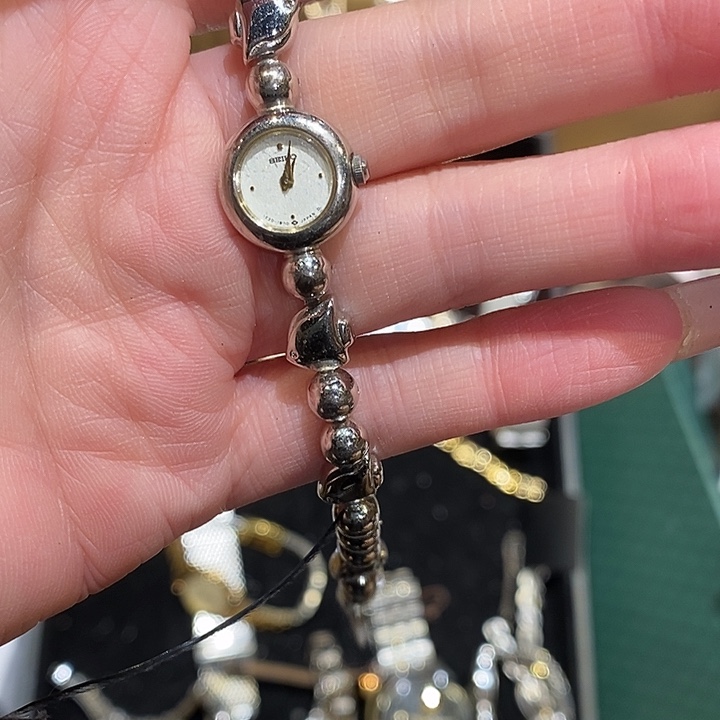 小***伴中古香水项链手链耳饰耳钉锆石（处理）