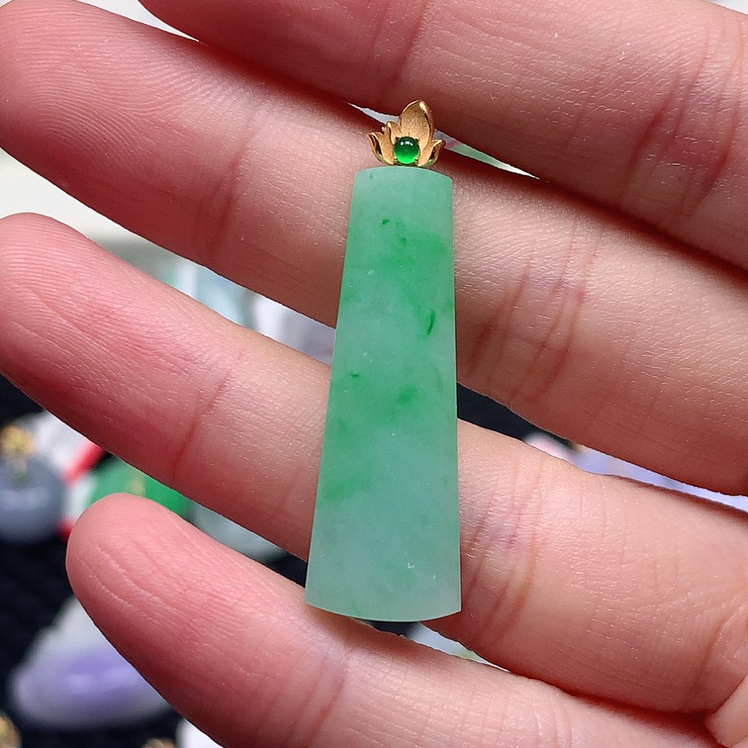 颈饰18K金镶嵌翡翠翡翠吊坠