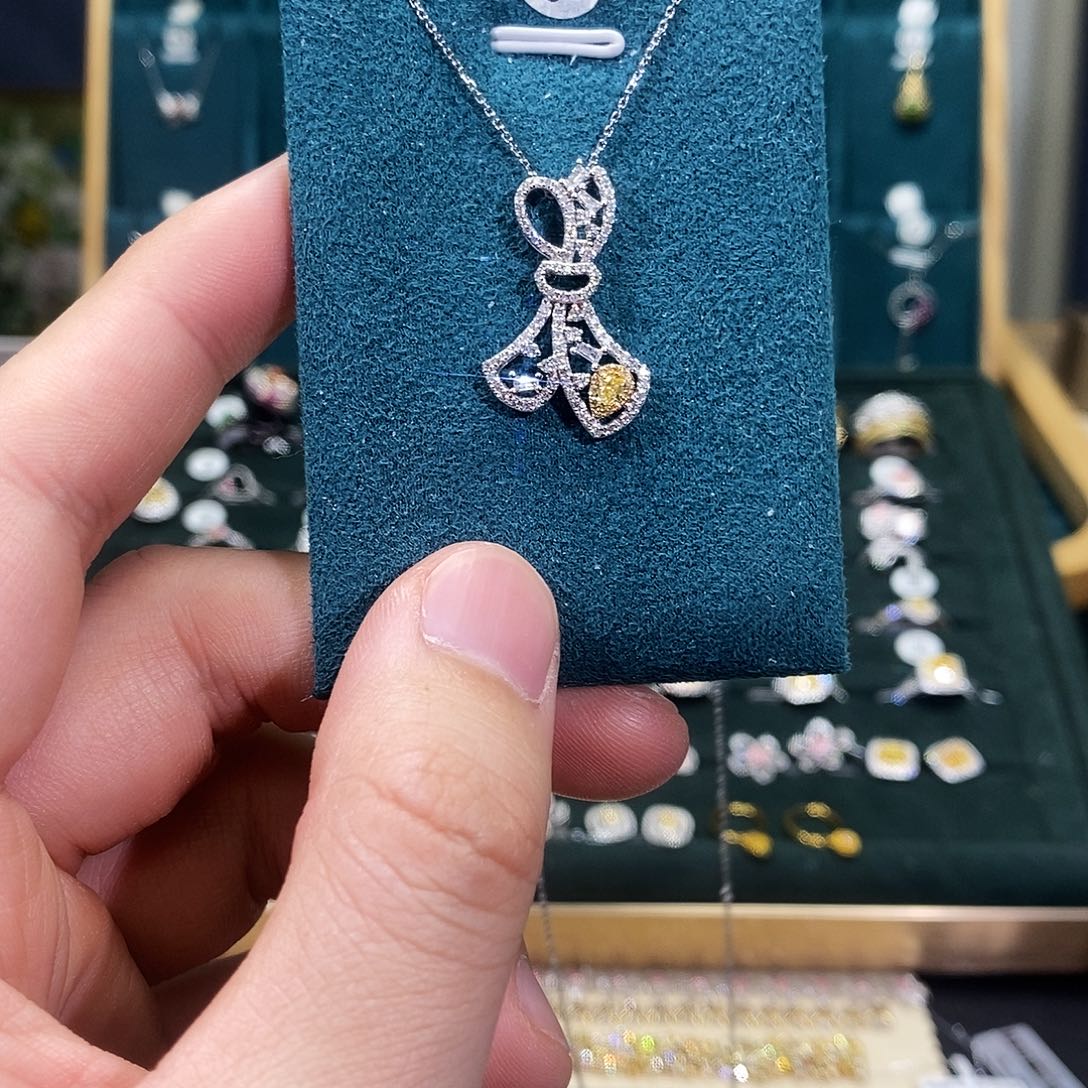 钻石颈饰18K金镶嵌项链