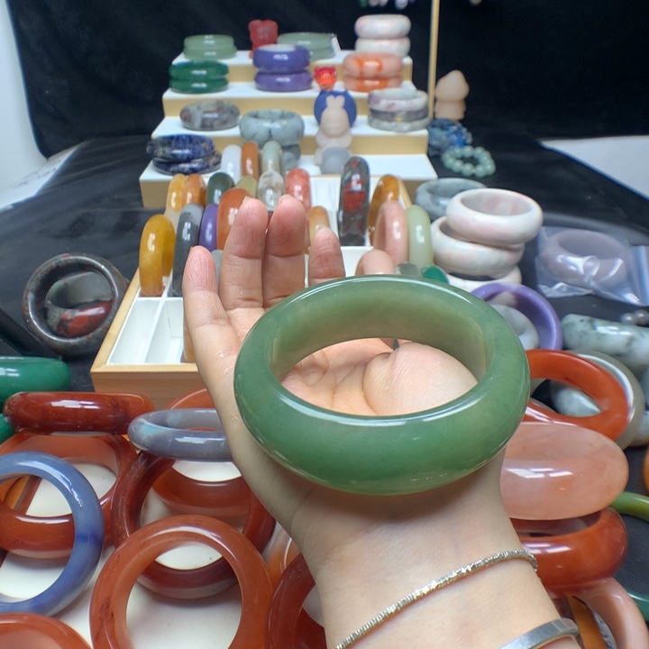 未镶嵌手镯石英质玉蓝*