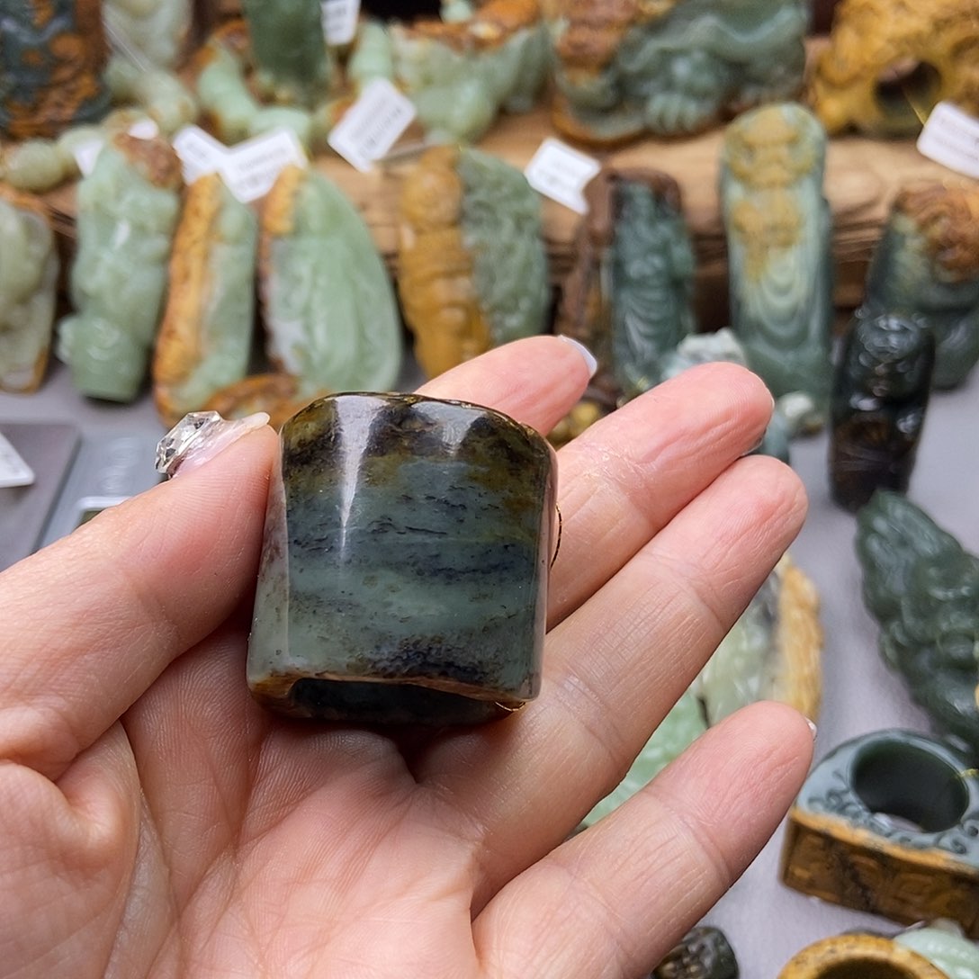 岫岩河磨玉（透闪石质玉）扳指未镶嵌半*癫