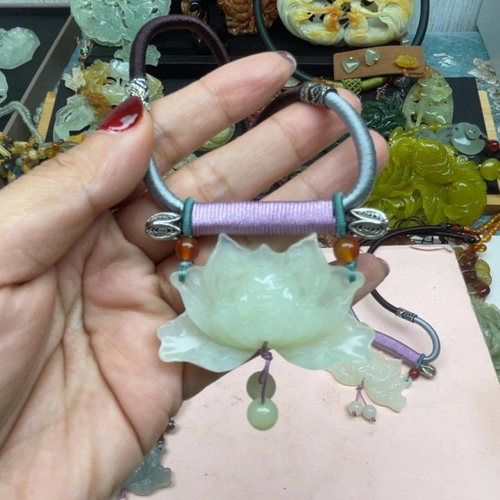 ****子蛇纹石玉未镶嵌颈饰