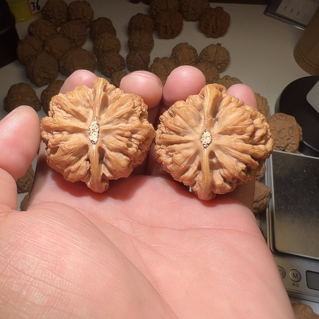 w***g吊坠猴头核桃文玩