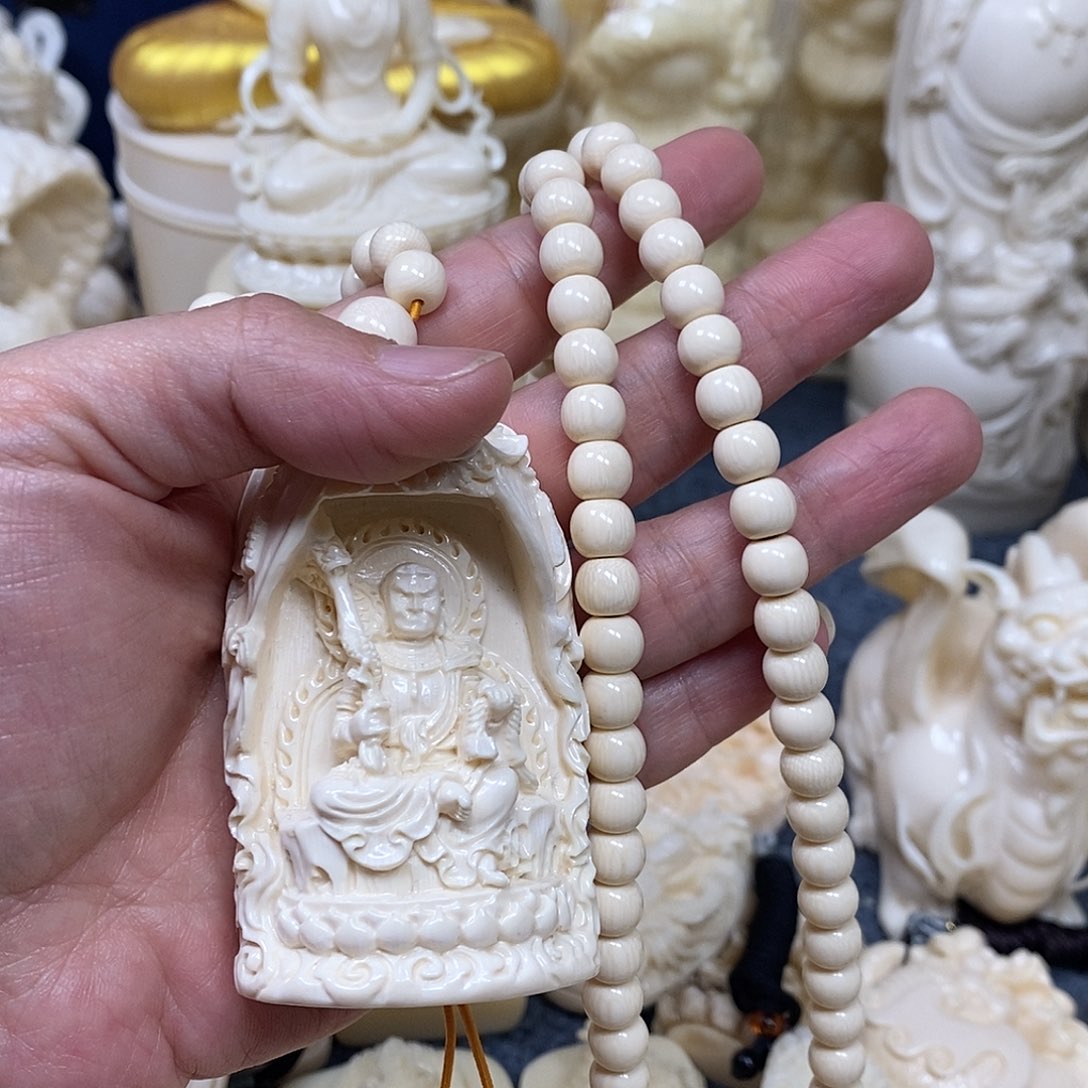 摆件猛犸象牙C****n链子➕不动厚牌