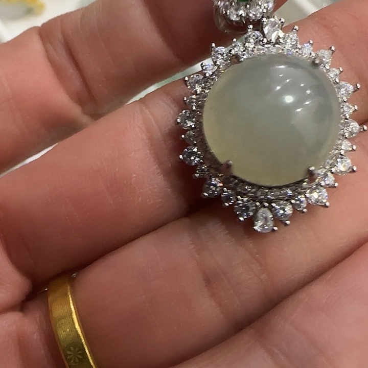 金***宝翡翠未镶嵌颈饰翡翠