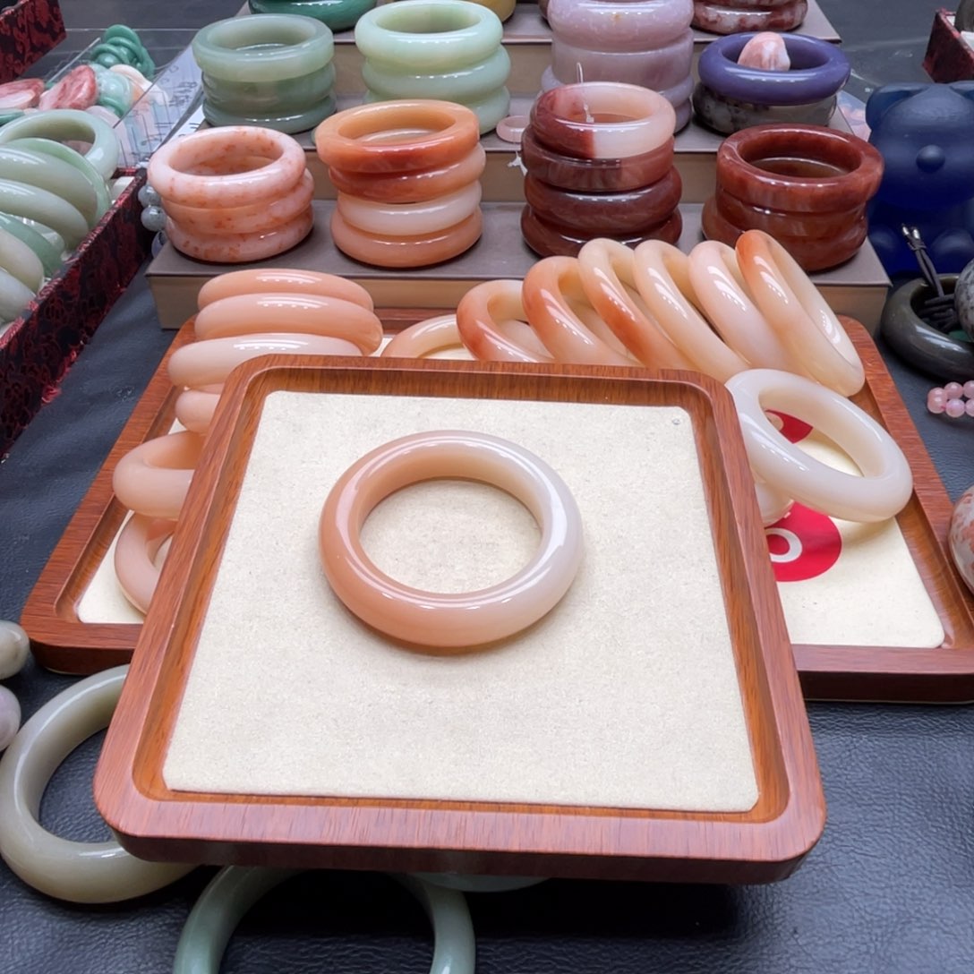 石英质玉手镯未镶嵌清****8