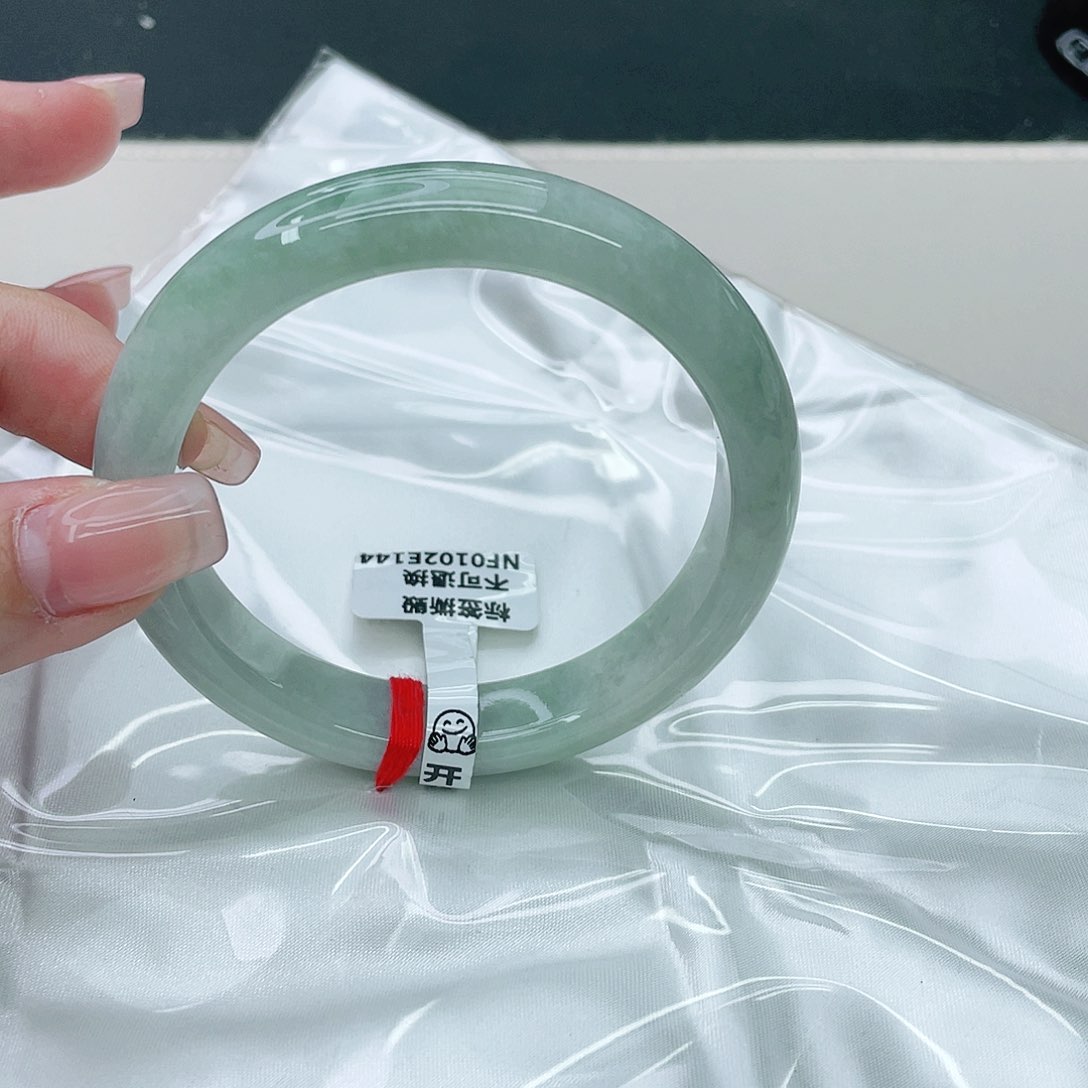 翡翠手镯未镶嵌正59