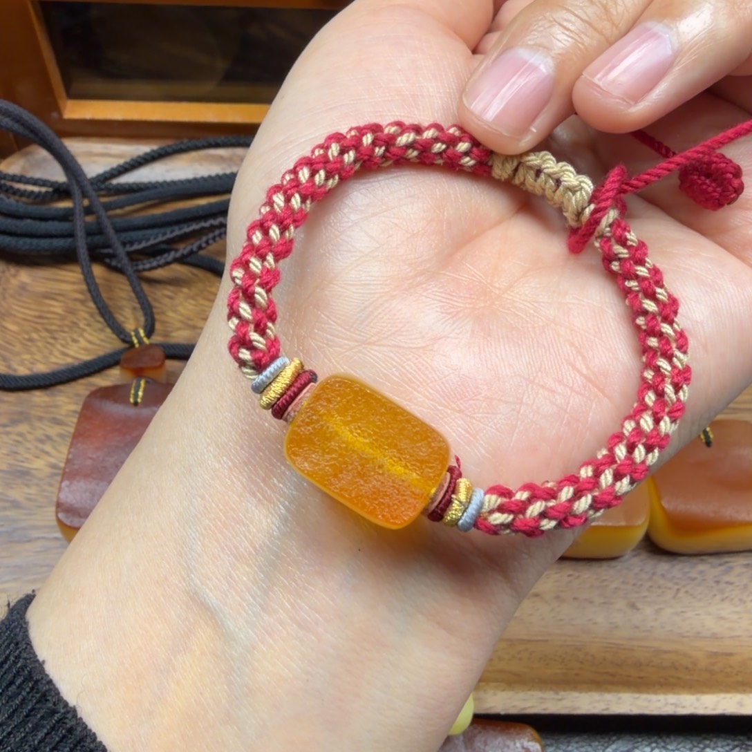 琥珀未镶嵌吊坠(赠链)