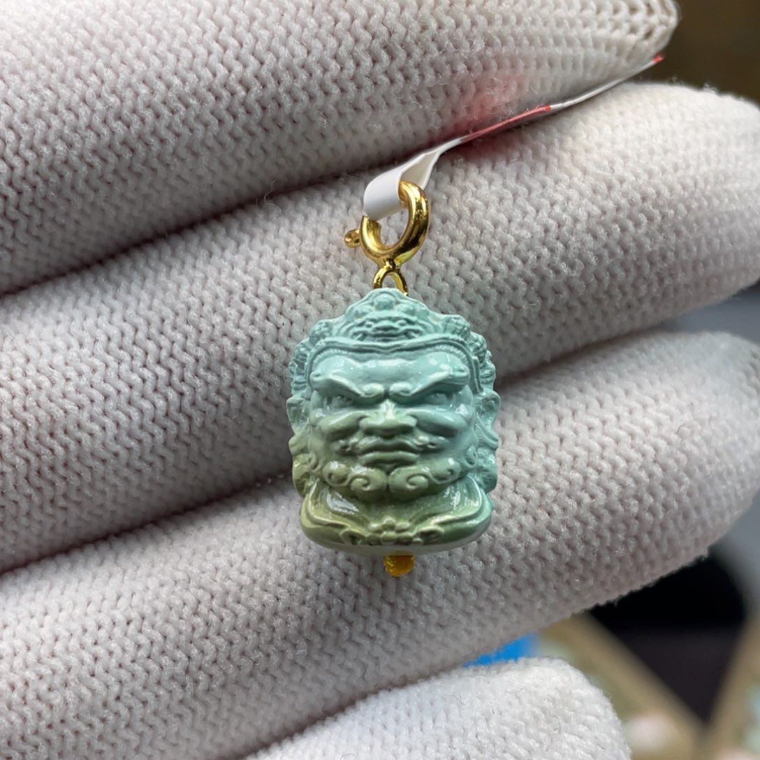 绿松石未镶嵌挂件