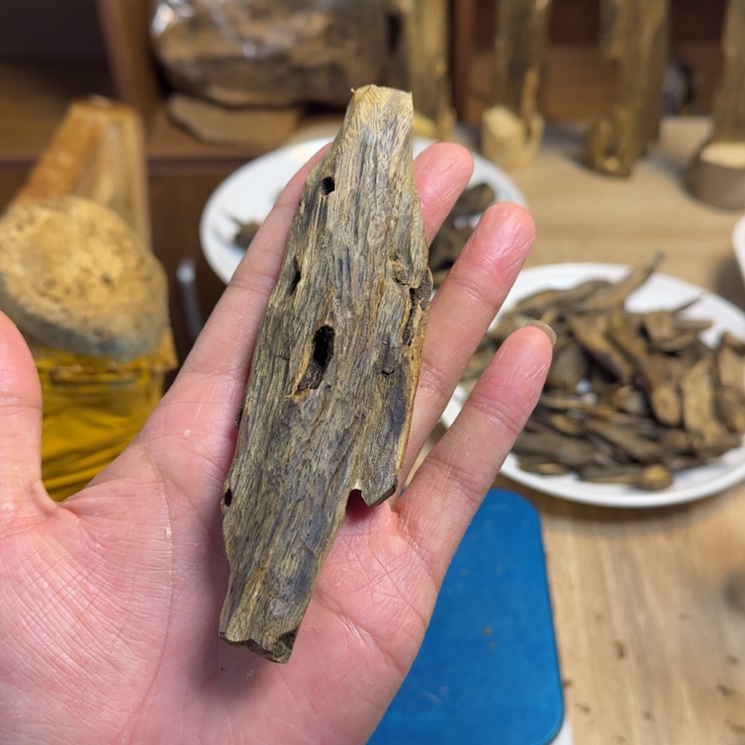 沉香碎屑沉香绿棋楠沉香原料虫漏32克