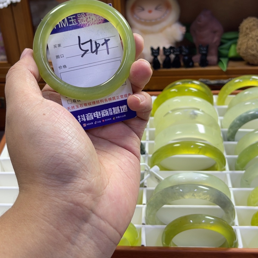 蛇纹石玉未镶嵌手镯388