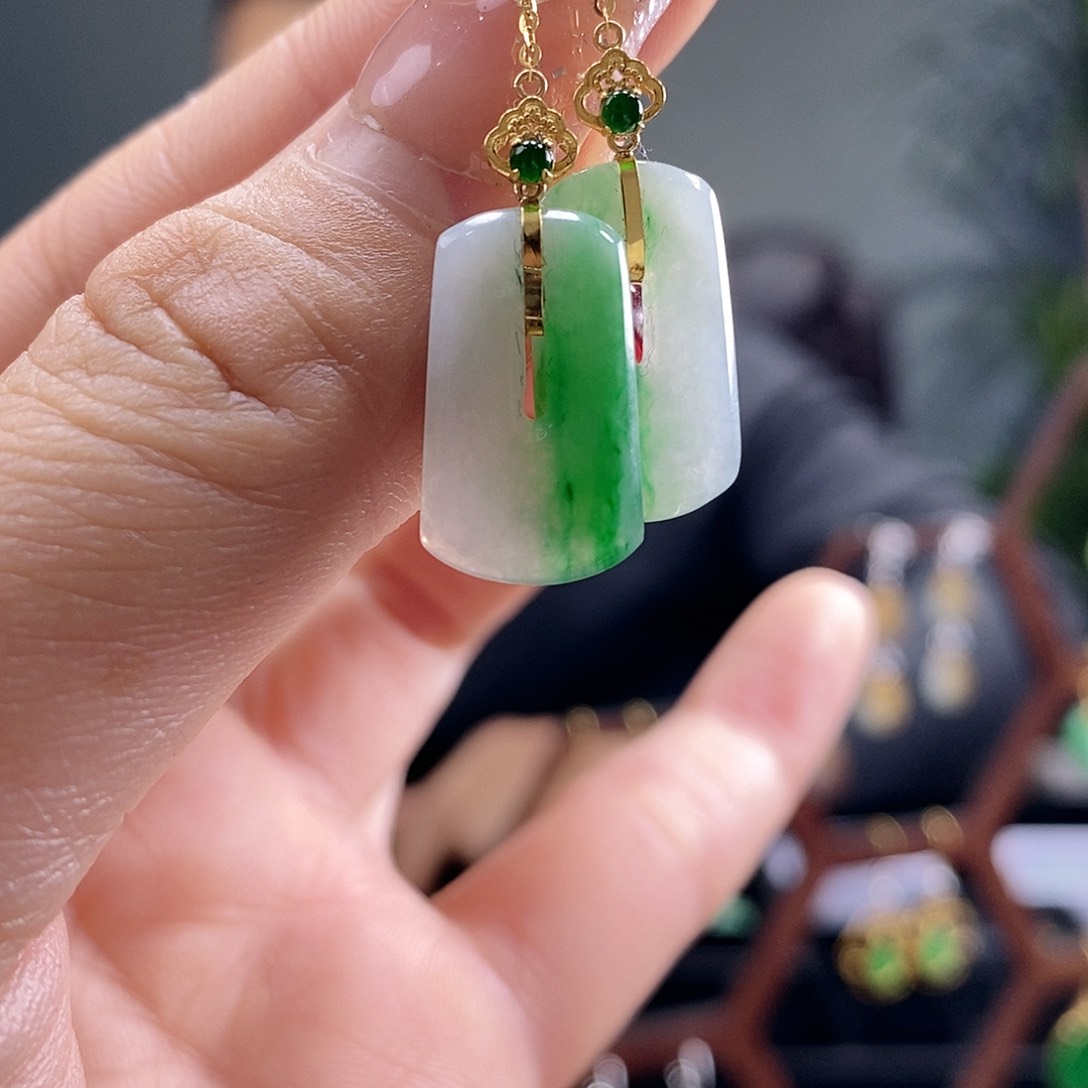 翡翠耳饰18K金镶嵌翡翠