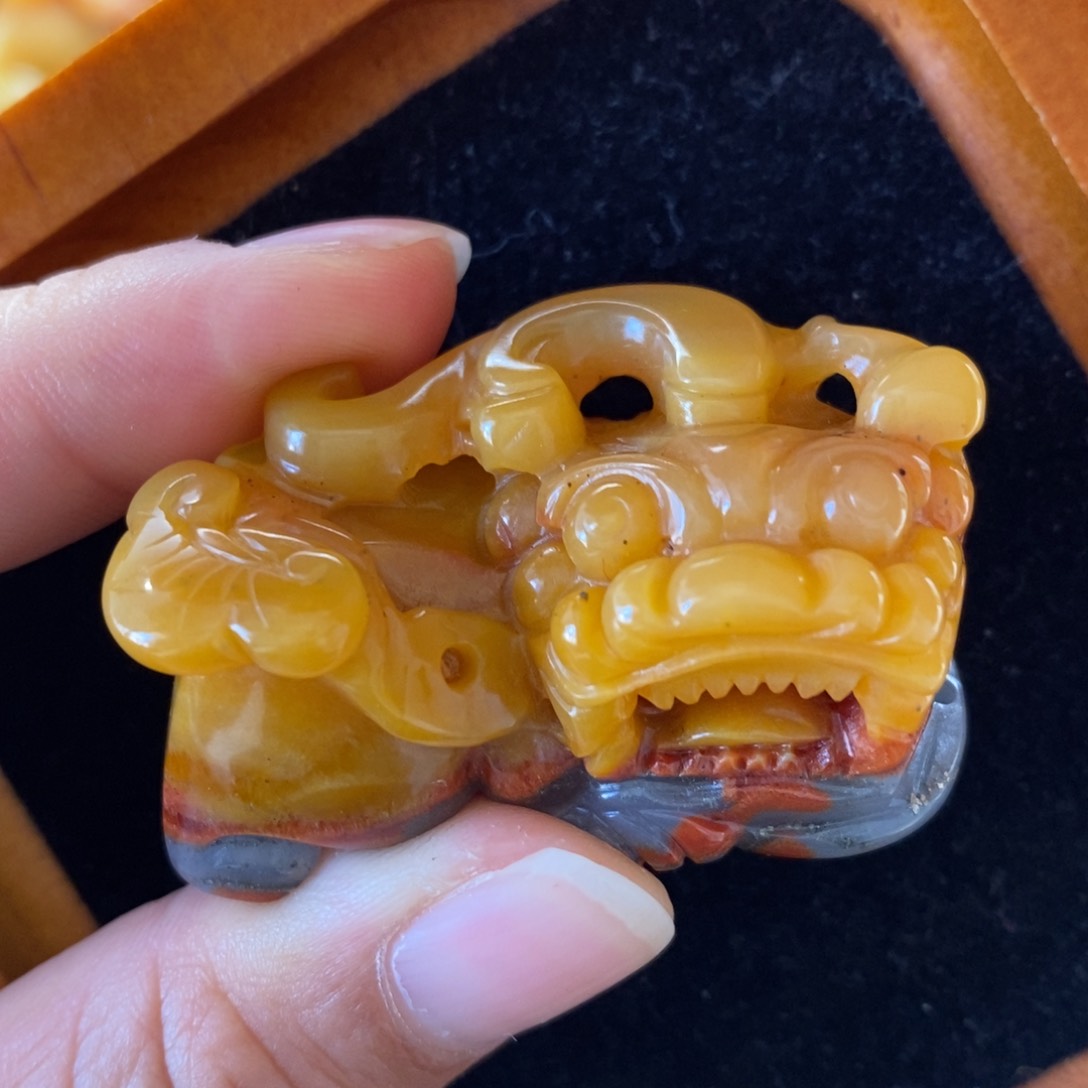 石英质玉（黄龙玉）颈饰未镶嵌