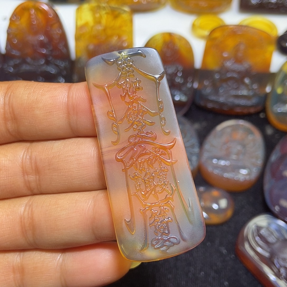 琥珀未镶嵌颈饰缅甸天然琥珀吊坠