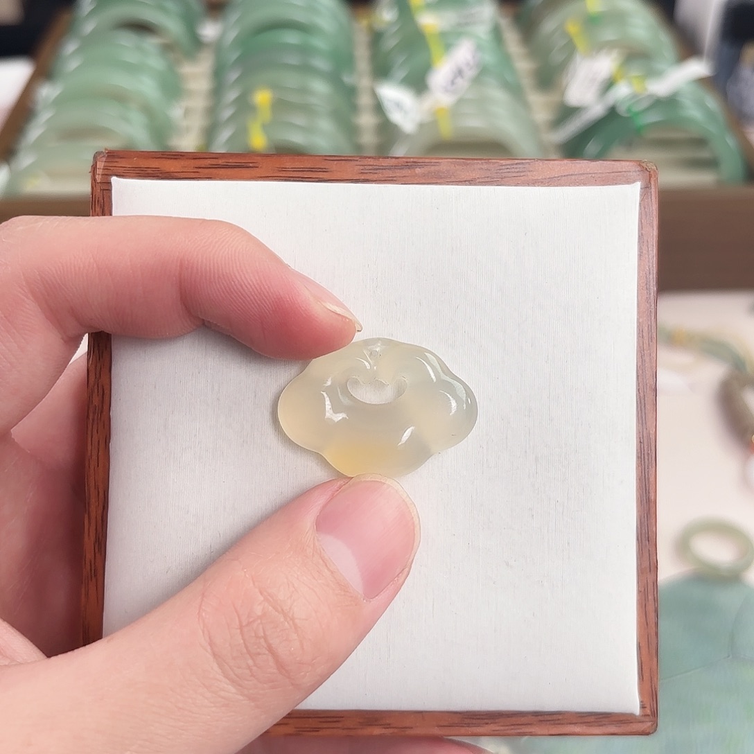 石英质玉未镶嵌手镯