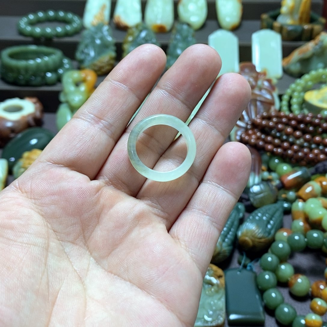 岫岩河磨玉（透闪石质玉）指环未镶嵌白**主