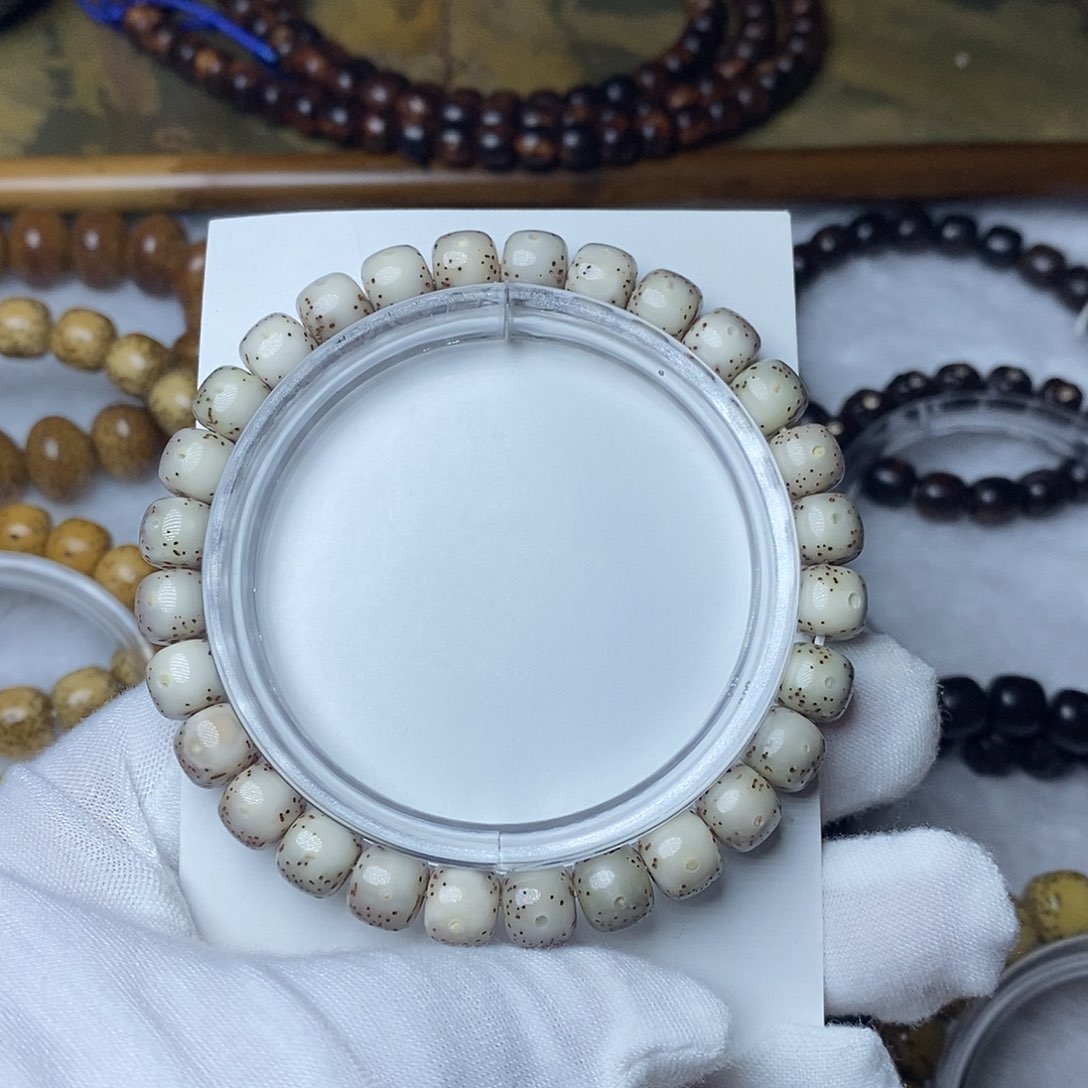 贾***炜星月菩提手串87灰冰大留白