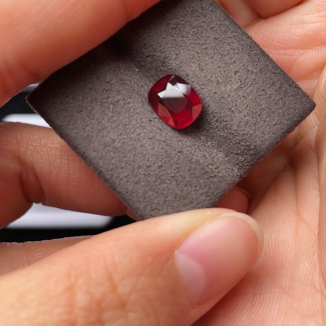 帅***字红宝石裸石2.53克拉无烧鸽血红宝GUILD57084