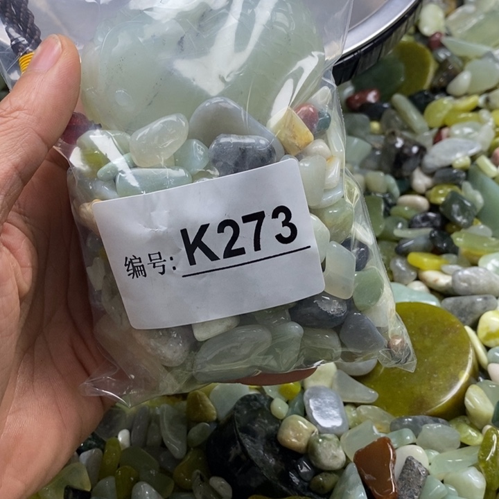 蛇纹石玉鱼缸石未镶嵌