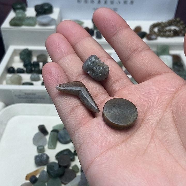 *****和田玉未镶嵌颈饰