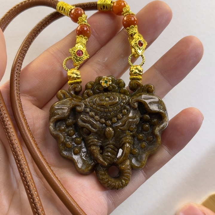 翡翠吊坠(赠链)未镶嵌代编织