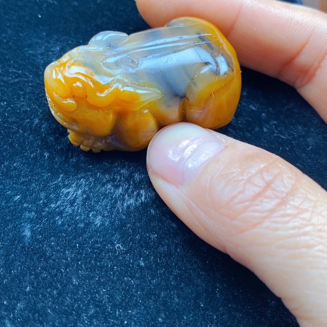 石英质玉（黄龙玉）未镶嵌颈饰