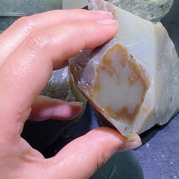 和田玉未镶嵌珠宝半成品