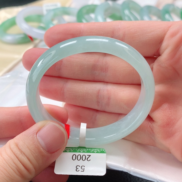 翡翠手镯未镶嵌?****h缅甸A货翡翠手镯