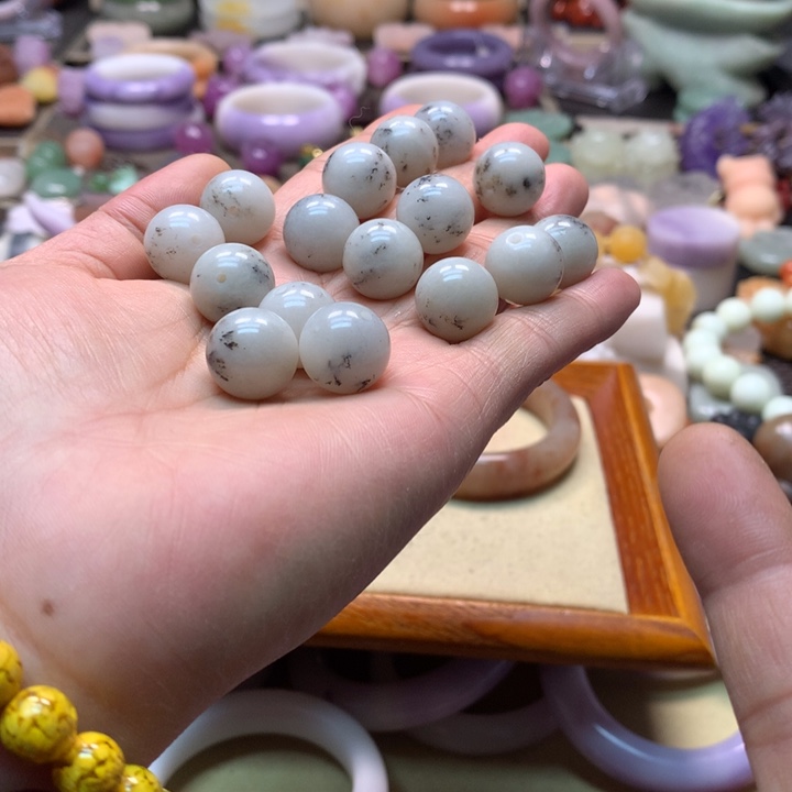 元****石英岩玉未镶嵌草花珠子16