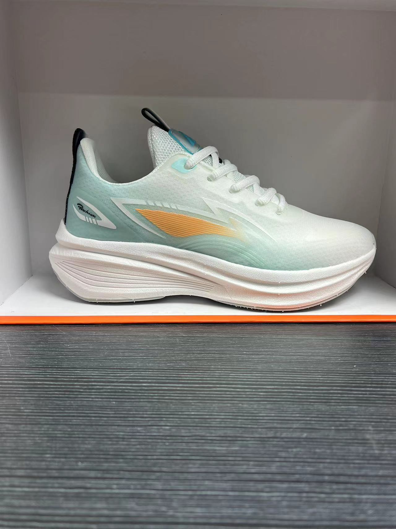 500-699 欣汇有微瑕男女正码男女鞋透气超轻缓震回弹子运动跑鞋