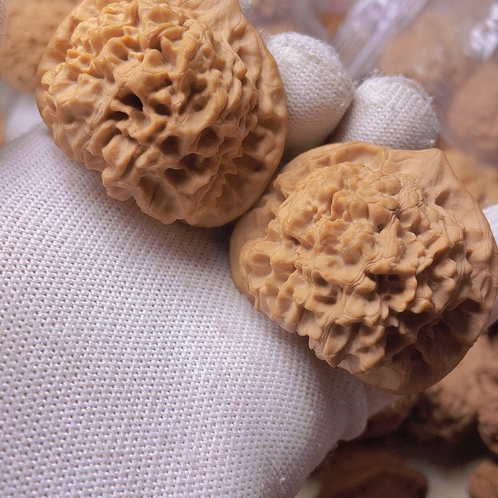 桃核吊坠王永麒麟纹官帽