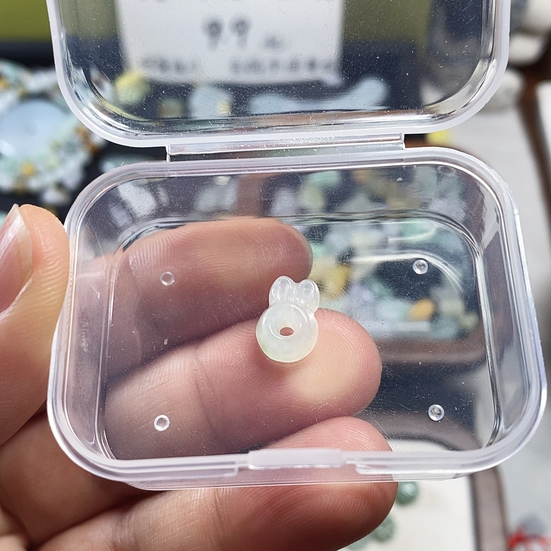 家***宝翡翠未镶嵌颈饰小滴溜