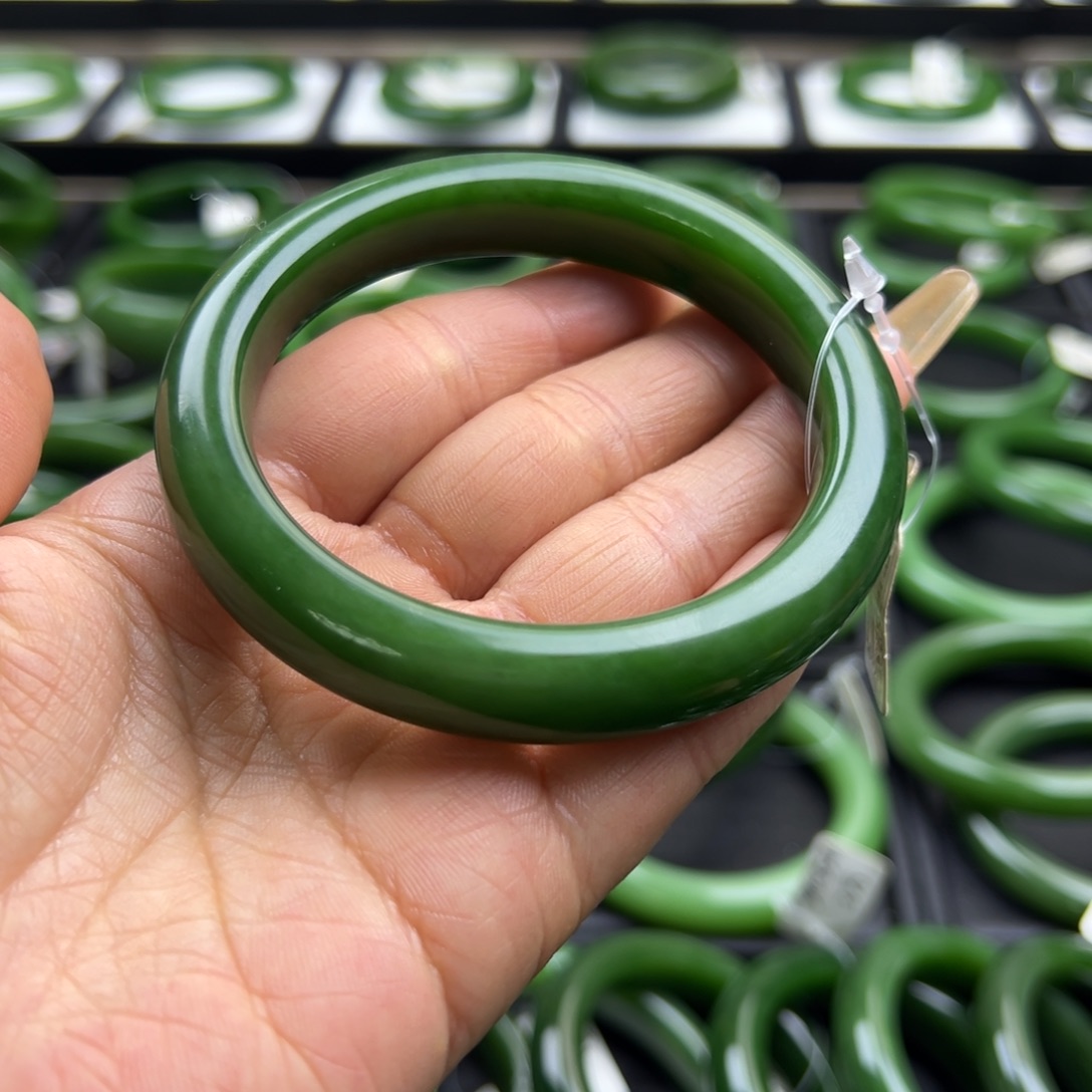 和田玉（碧玉）未镶嵌手镯