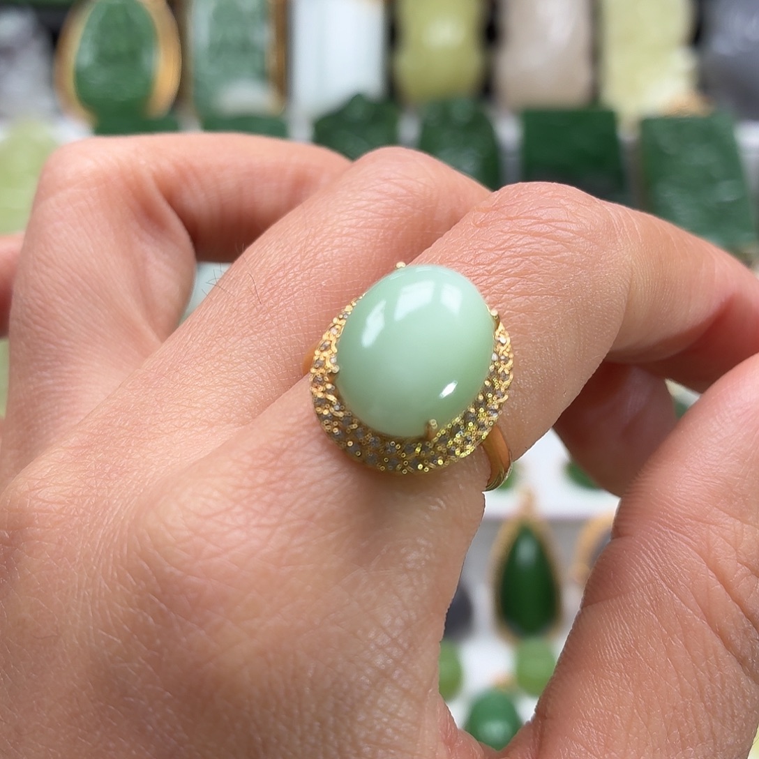 和田玉18K金镶嵌颈饰