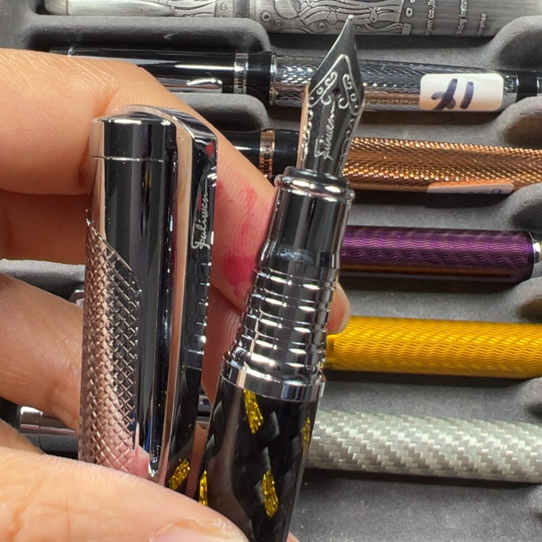 便携式富利文2030黑金色碳素纤维重50克礼品笔