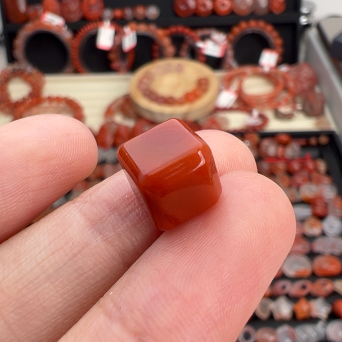 南红玛瑙未镶嵌颈饰柿子红方糖