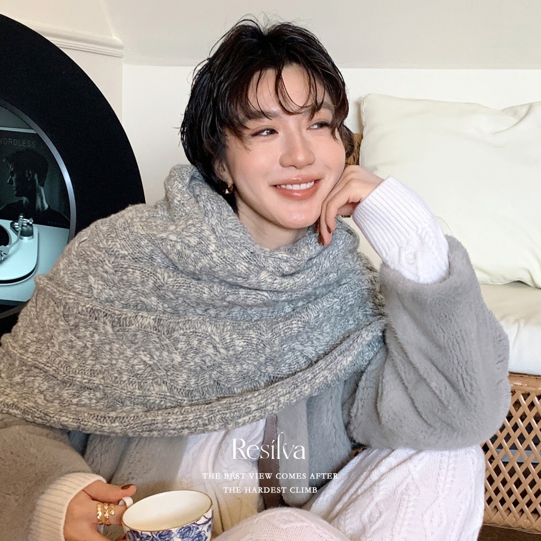 木桐SILVA丨“游吟诗人”100羊毛立体绞花麻花围脖高领披肩叠穿神器