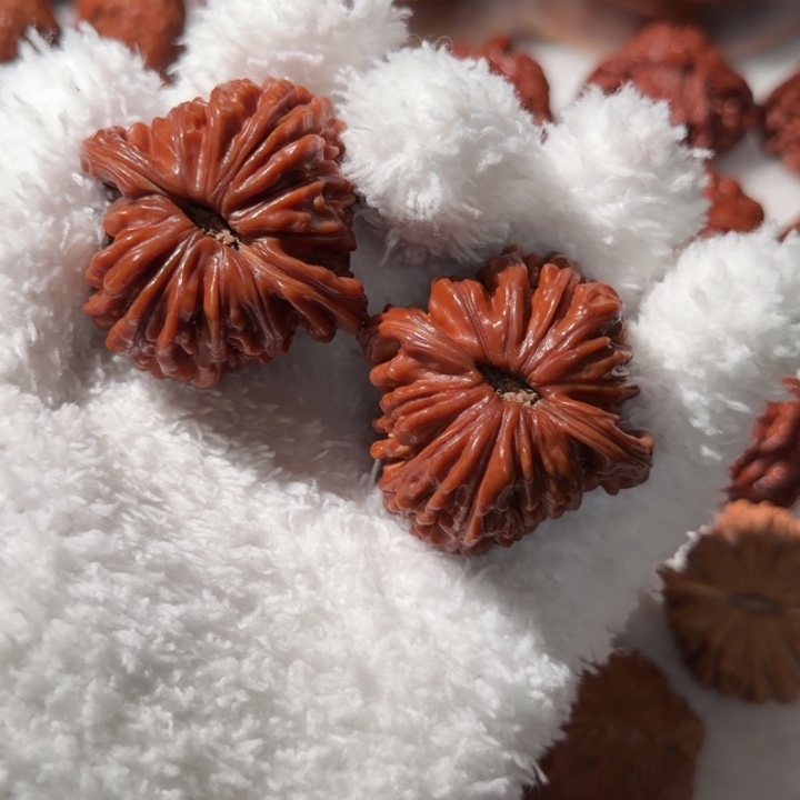 文玩核桃吊坠四座楼红