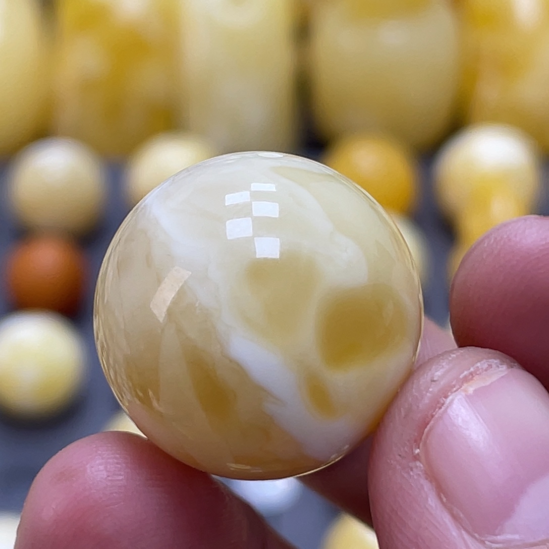 张***Z蜜蜡未镶嵌裸石22mm浓蜡