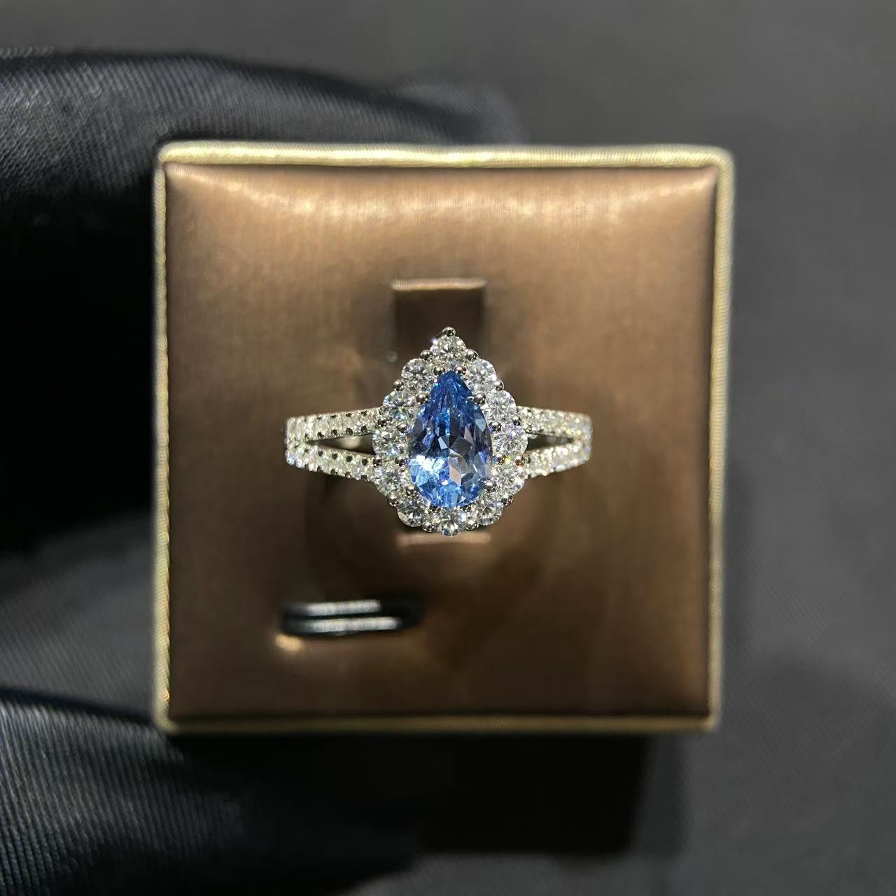 培育海蓝宝石典藏高奢培育海蓝宝精工银镀厚金戒指2808