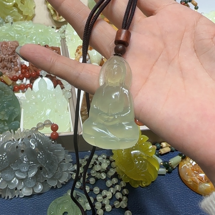 未镶嵌蛇纹石玉吊坠