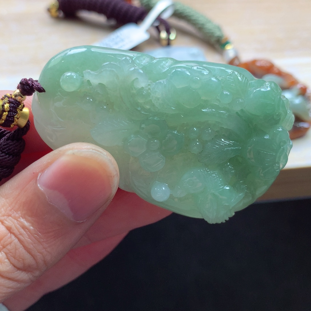 翡翠未镶嵌颈饰吊坠