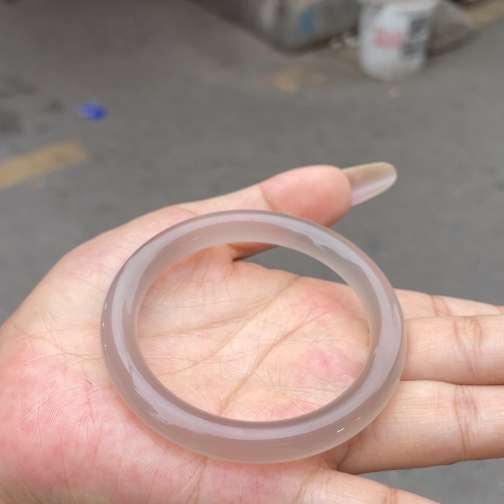 长***清玛瑙/玉髓手镯未镶嵌