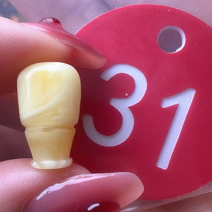 蜜蜡裸石未镶嵌微瑕 9.4mm 三通