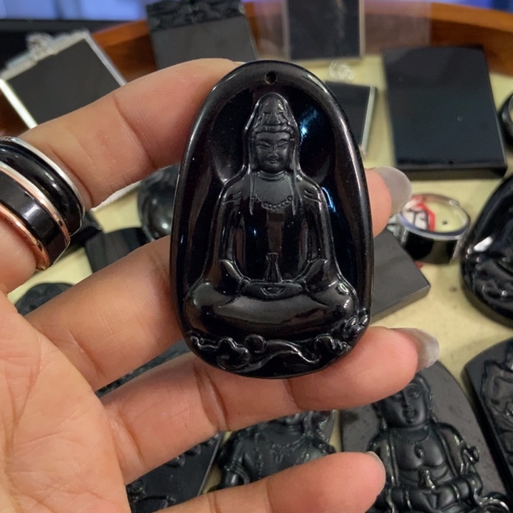 翡翠颈饰未镶嵌大*墨翠素衣