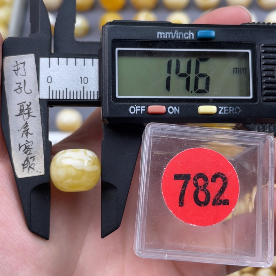 蜜蜡珠宝奇石未镶嵌