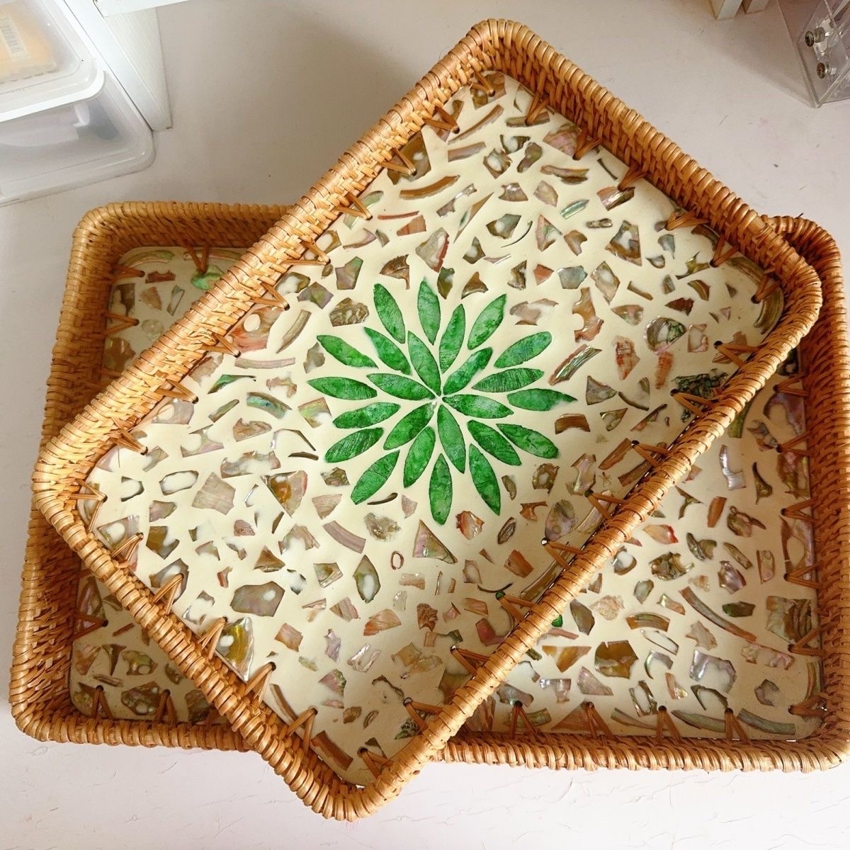 越南贝壳创意彩贝收纳提耳编织家用水果盘托盘手工藤编零食点心篮