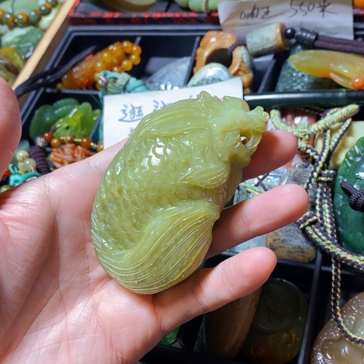 蛇纹石玉颈饰未镶嵌